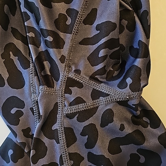 Lot of‎ 2 Women's Camo Leggings Size M - Picture 5 of 13